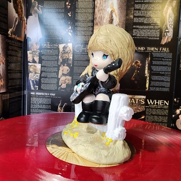 Taylor Swift Fearless Altered Moment - Picture 2 of 7